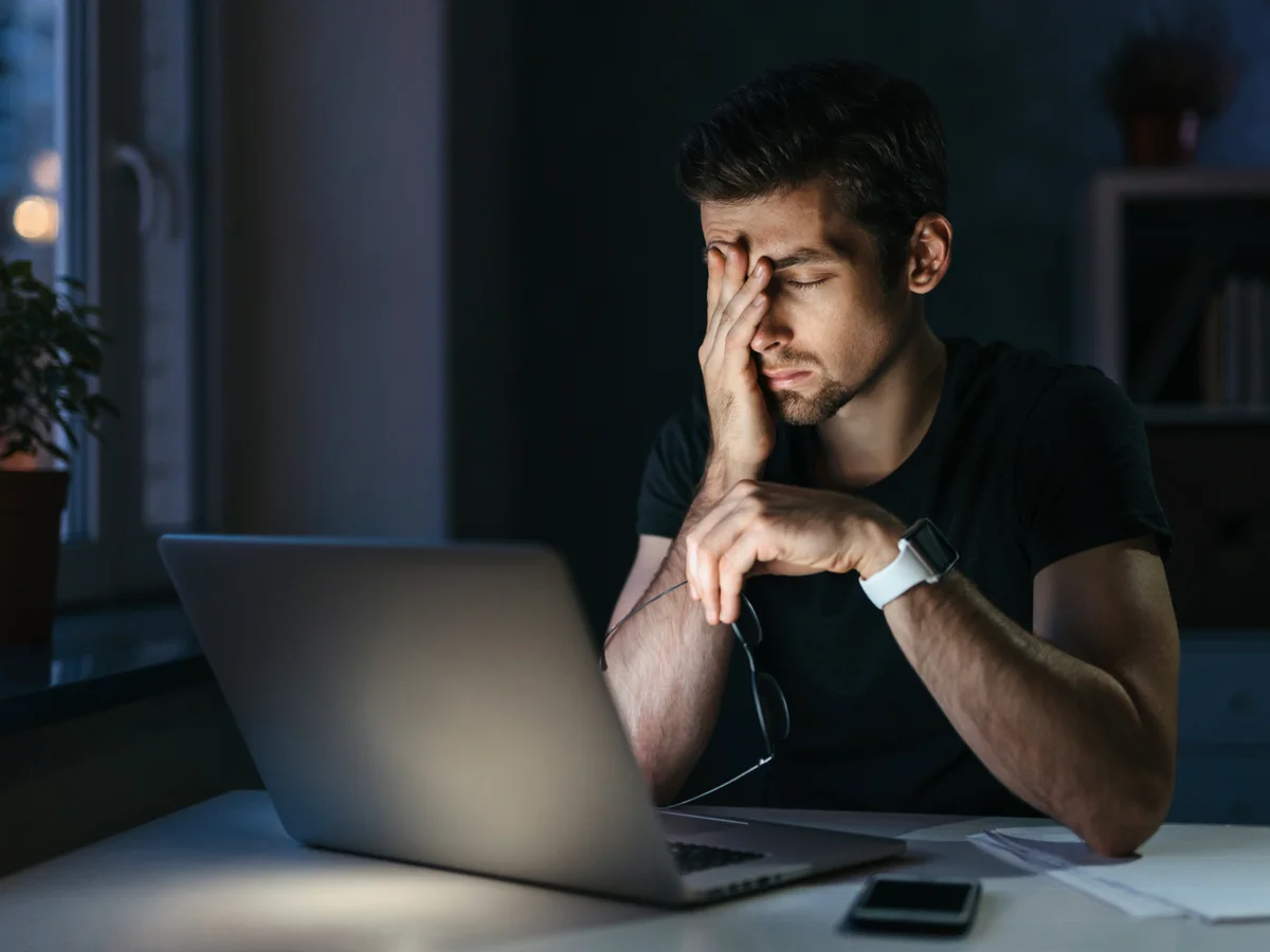 Como identificar sintomas de burnout no ambiente de trabalho remoto